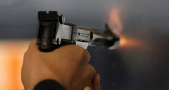 شاب يطلق النار على خطيبته وينتحر