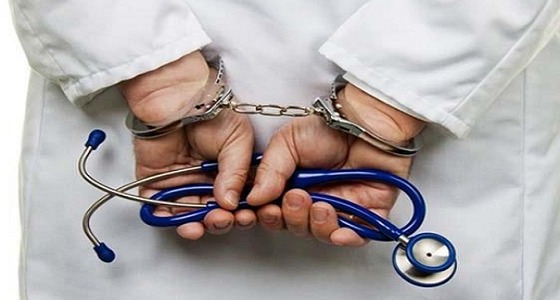 شاب ينتحل صفة طبيب لهتك عرض السيدات داخل منازلهن