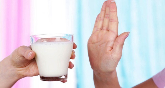 أعراض صحية تنذرك بضرورة التوقف عن شرب الحليب