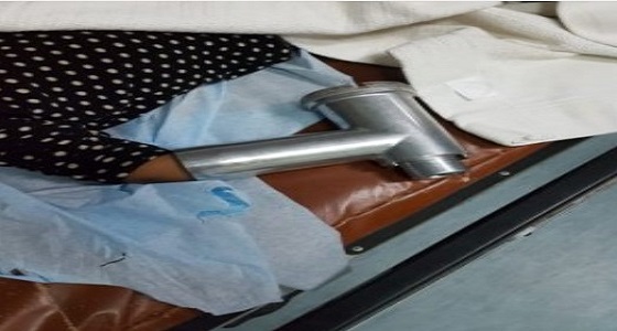 الدفاع المدني يحرر يد طفلة علقت بفرامة لحم