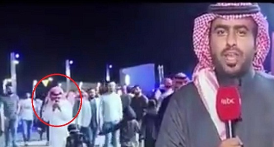 بالفيديو.. هروب مواطن من كاميرا التليفزيون لشربه السجائر