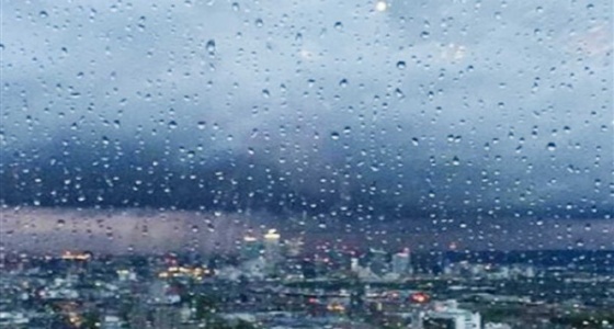 سقوط أمطار متفرقة على طريقي الطائف – الرياض والساحل
