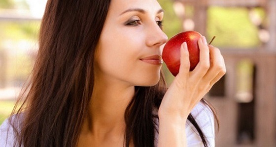 ابرزها الثوم والتفاح.. أطعمة روائحها تساعد على فقدان الوزن