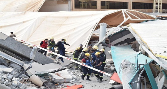 بالفيديو.. مواطن يقدم الطعام والشراب لفرق الإنقاذ في موقع حادث جامعة المعرفة