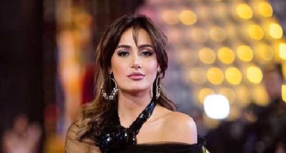 حلا شيحة ترد على علاقتها برجل أعمال مصري: «هاتولي الفيلا»