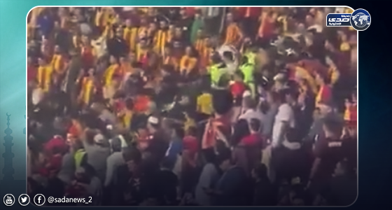 بالفيديو.. جماهير الترجي تشتبك مع أفراد الأمن داخل أستاد الدوحة