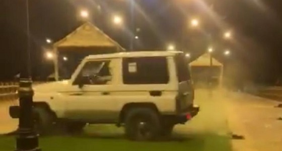 بالفيديو.. القبض على قائد مركبة يمارس التفحيط في حديقة عامة بالداير