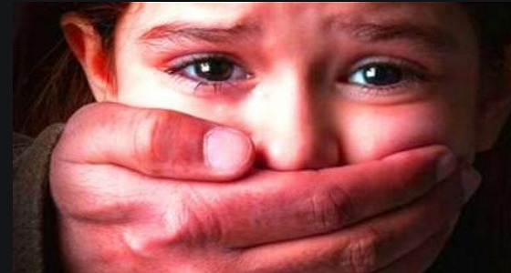شاب يغتصب طالبة بعد أن يجبرها على ارتداء النقاب