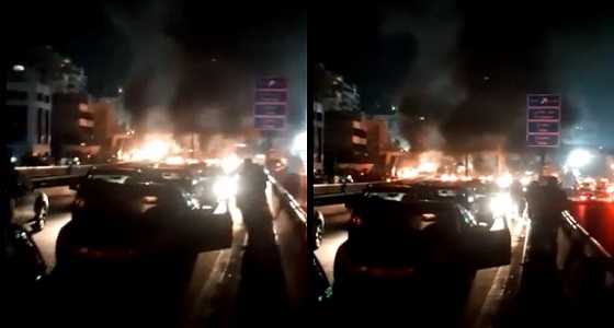 بالفيديو.. اللبنانيون يعترضون على حكومة حزب الله بإشعال النيران على طريق المطار