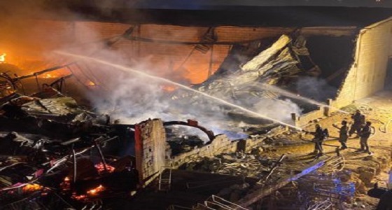 اندلاع حريق في موقع لتخزين الأخشاب والحديد في الرياض