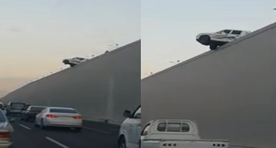 بالفيديو.. سيارة تعلق أعلى نفق بجدة وقائدها ينجوا بأعجوبة