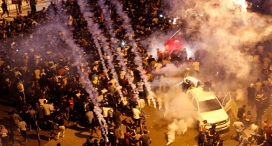 اشتباكات عنيفة بين المحتجين والشرطة اللبنانية أمام مجلس النواب
