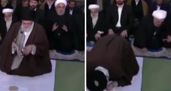 بالفيديو.. لحظة مغادرة روحاني لصلاة الجمعة بشكل مفاجئ دون انتظار خامنئي
