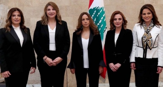 بالصور.. سخرية من حذاء وزير المالية اللبناني والوزيرات بالحكومة الجديدة