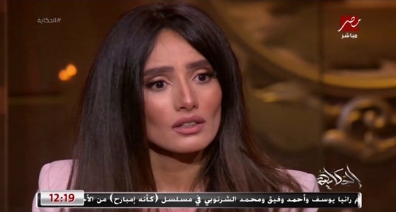 زينة تبكي وتكشف تفاصيل زواجها من أحمد عز:«كان مبيسبش فرض» (فيديو)