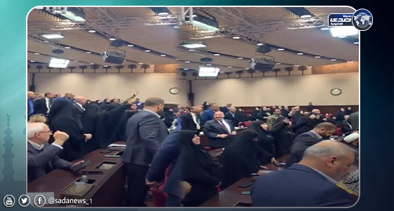 مشهد مؤلم من برلمان عربي..أعضاء عراقيون يهتفون للإرهابي قاسم سليماني