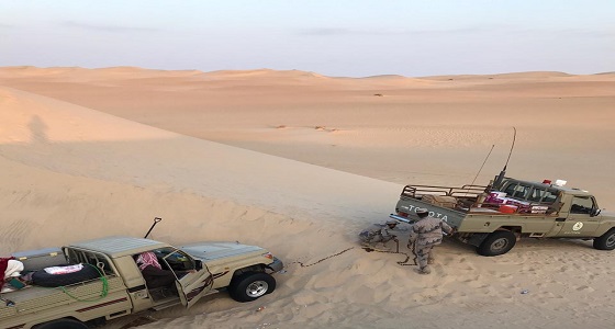 شاهد.. لحظة العثور على مواطنين فقدا في «الربع الخالي»