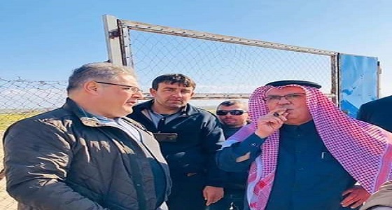سفير قطر في غزة بـ «السيجار» بعد التنكيل بجثة شهيد فلسطيني بجرافة إسرائيلية