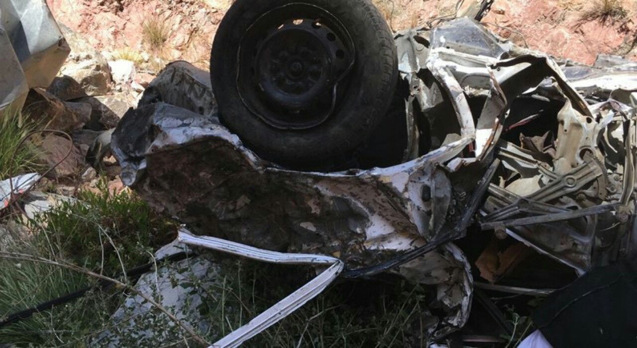 تفاصيل جديدة حول سقوط سيارة من منحدر جبلي في الطائف (صور)
