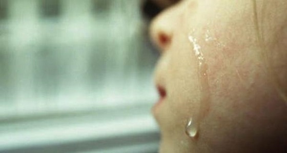 مجهول يهتك عرض طفلة ويلقي بها بين شجيرات حديقة