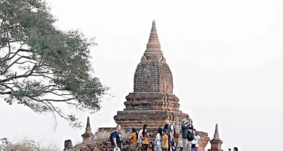 «فيلم إباحي» في معبد بوذي يثير الجدل
