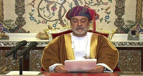 سلطان عمان يؤكد حرصه على نشر السلام وخفض مديونية بلاده