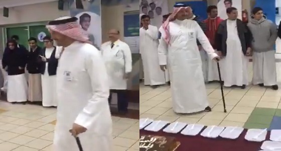 بالفيديو.. طلاب مدرسة ثانوية يحتفلون بعودة مديرهم بعد إجازة مرضية
