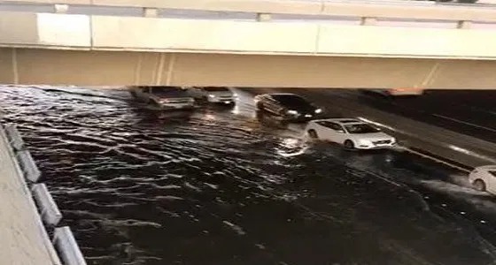 أمانة جدة تعلق على تجمع المياه في نفق السلام: «عُطل في المضخات»