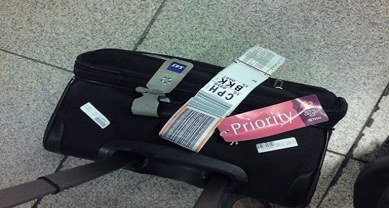 مواطن يشكو العبث بمحتويات حقائبه بمطار الملك عبدالعزيز