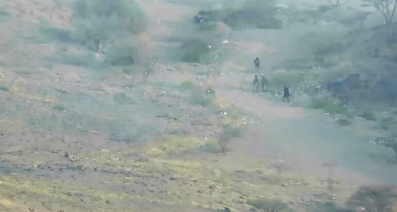 بالفيديو.. هروب جماعي للحوثيين من نيران قوات التحالف في الحديدة