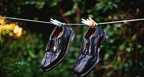 وسائل بسيطة لتجفيف الحذاء بعد المطر