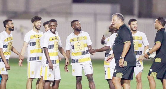 «الصقري»: تين كات كان يشتم لاعبيه بألفاظ بذيئة في التدريبات (فيديو)