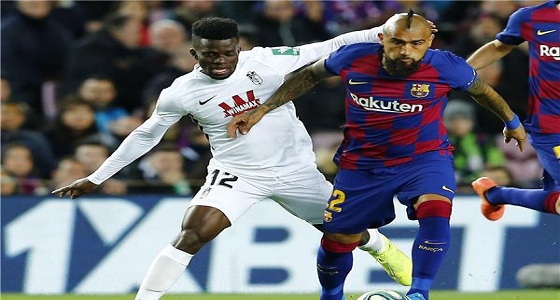 إصابة قوية لـ فيدال خلال تدريبات برشلونة