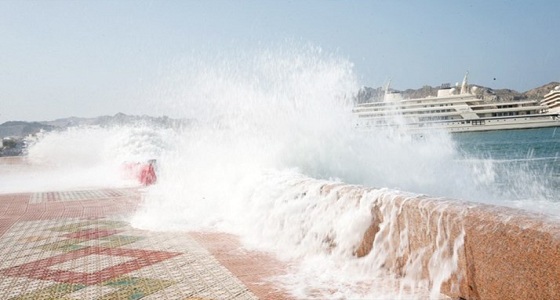 تحذير من ارتفاع الأمواج وهطول الأمطار على 5 مناطق