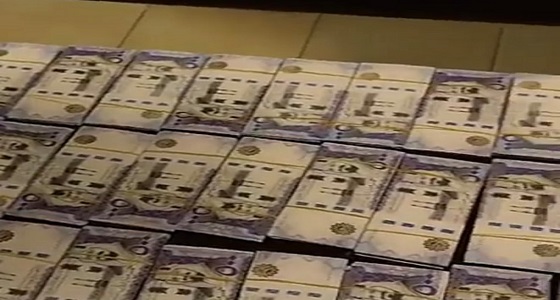 بالصور.. شرطة الرياض تضبط تشكيلا عصابيا لتزييف العملة
