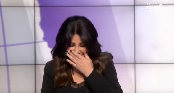 بالفيديو.. سقطة لمذيعة العربية تثير استغراب المشاهدين 