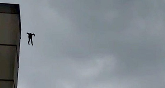 ثمانيني ينتحر هربا من زوجته وعشيقها