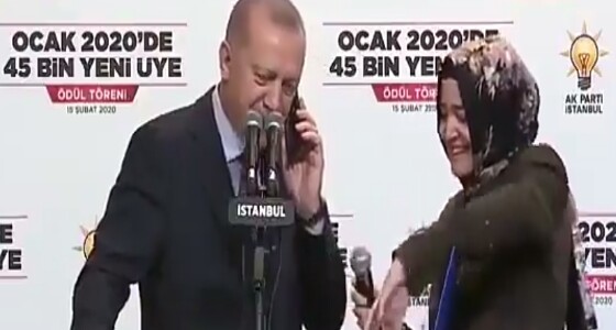بالفيديو.. سيدة تغلق الهاتف في وجه أردوغان 