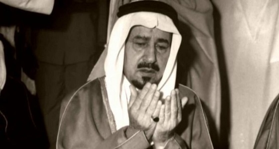 فيديو نادر للملك خالد بن عبدالعزيز خلال رحلة برية