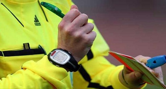 إيقاف حكم فقد أعصابه ونطح حارس مرمى