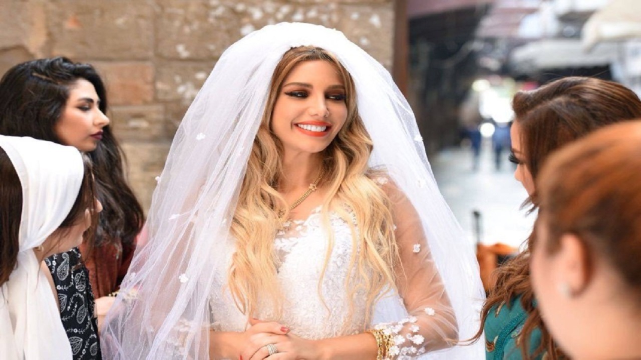 دانا الحلبي تثير الجدل بموعد زفافها