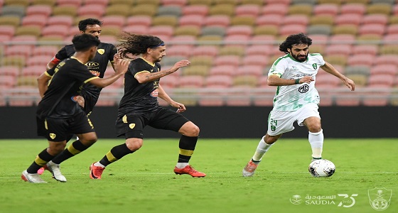 الفتح يفجر مفاجأة ويعرقل الأهلي