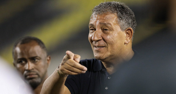 إعلامي رياضي : تين كات مدرب فاشل.. وجاء ليعبث بالاتحاد