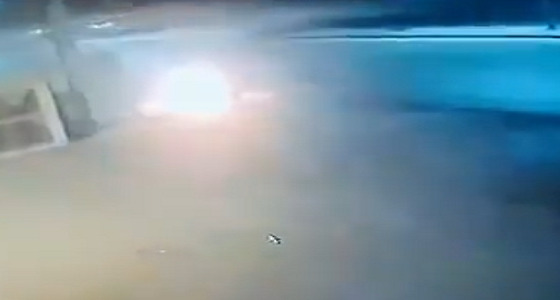 بالفيديو .. شاب يُضرم النار فى ساهر بالقصيم