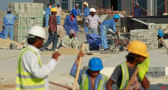 مصور حقوق العمال الدولية يفضح الاستعباد القطري لعمال المونديال (فيديو)