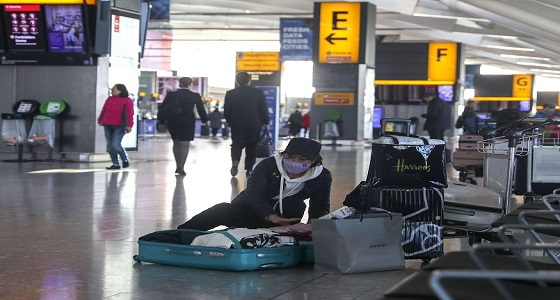 احتجاز ركاب 8 طائرات بمطار بلندن بعد الإشتباه بفيروس كورونا