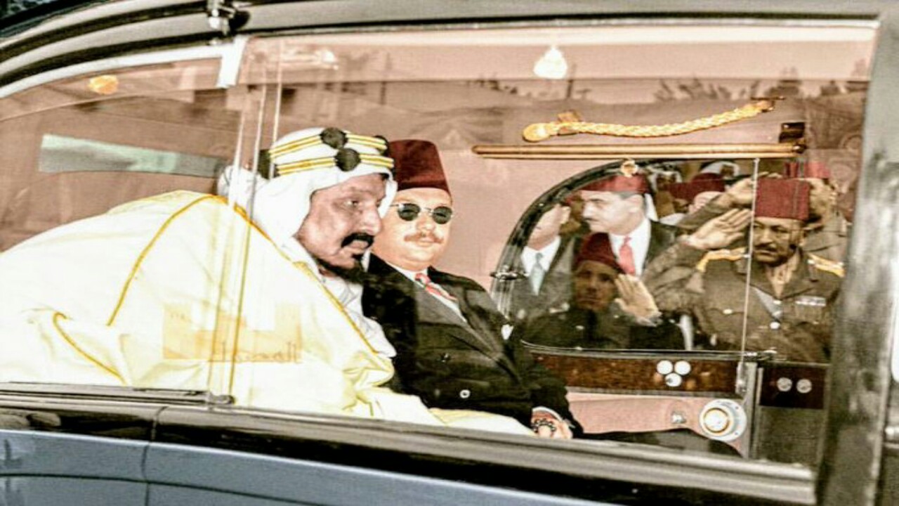 صورة تاريخية نادرة للملك عبد العزيز والملك فاروق في الجامع الأزهر 