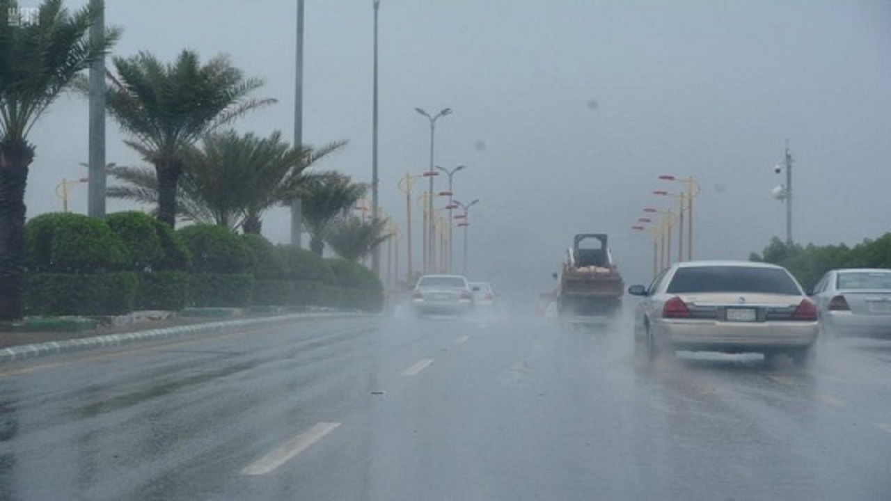 مدني تبوك ينبه المواطنين والمقيمين إلى ضرورة أخذ الحذر والحيطة بسبب التقلبات الجوية