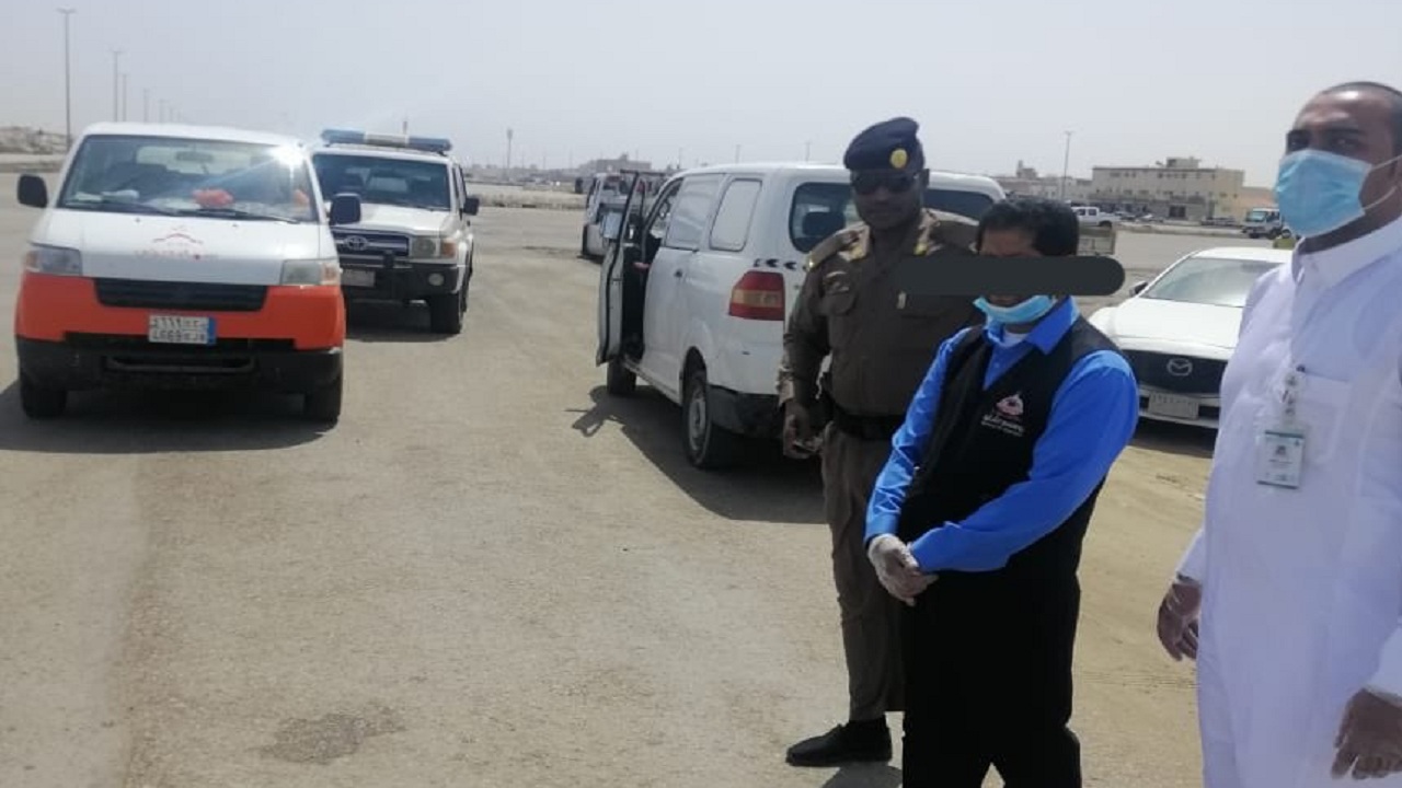 ضبط مركبات تبيع الوجبات الغذائية بالدمام