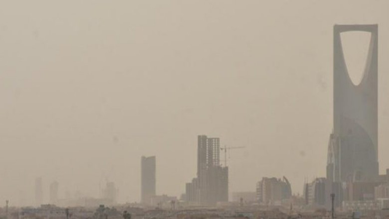 «الدفاع المدني» يحذر من تقلبات جوية في الرياض